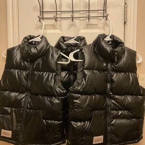 4 Kids Fashion ABCDE Black Puffer Vest Lot of 4 all new kids size 140 9/10
